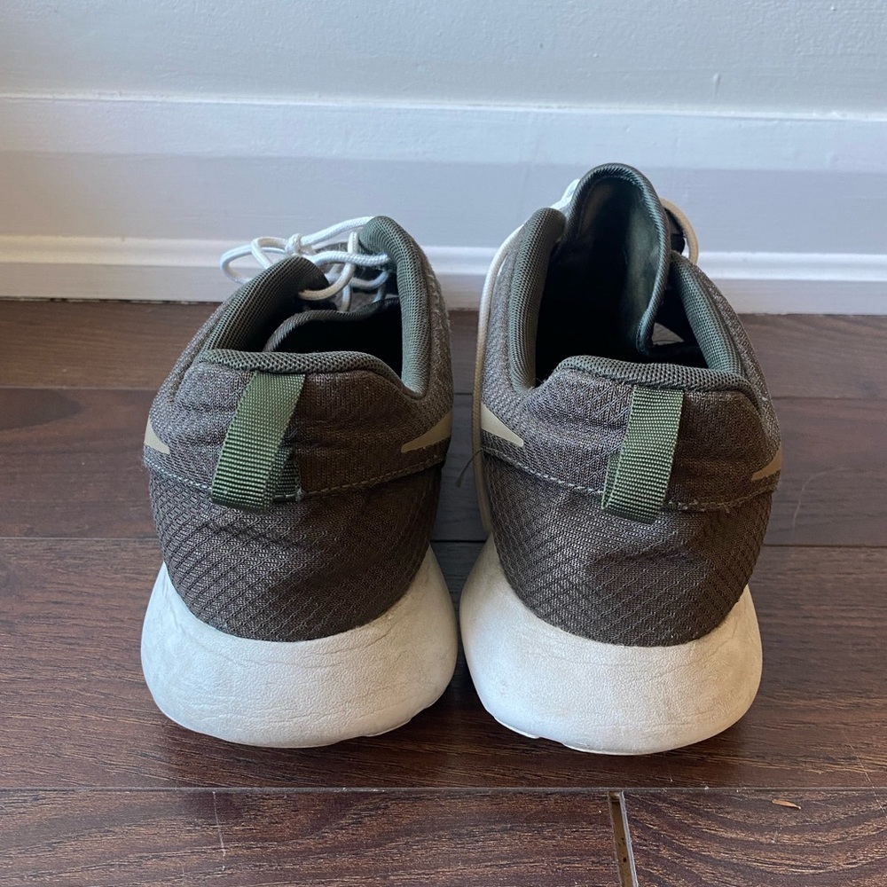 Nike Roche - 11.5 - Picture 4 of 7